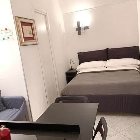Апартаменти La Residenza Napoli Short Let Monolocale Standard Via Chiaia 82 Napoli Екстер'єр фото