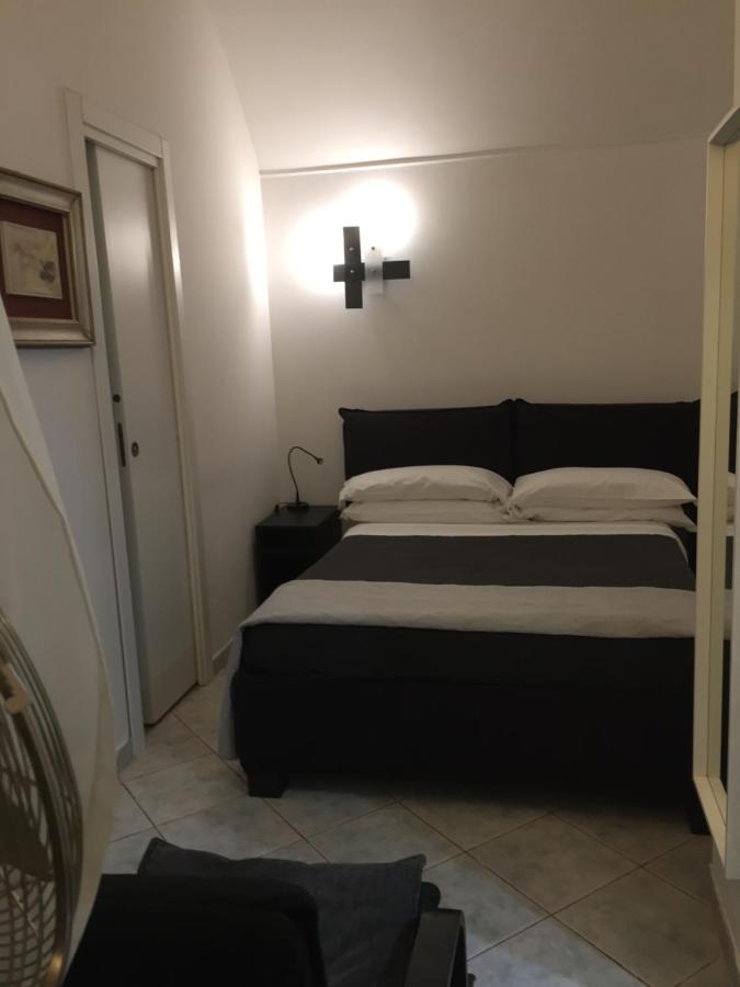 Апартаменти La Residenza Napoli Short Let Monolocale Standard Via Chiaia 82 Napoli Екстер'єр фото